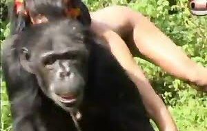 novinha no sexo - Mulheres transando com macaco